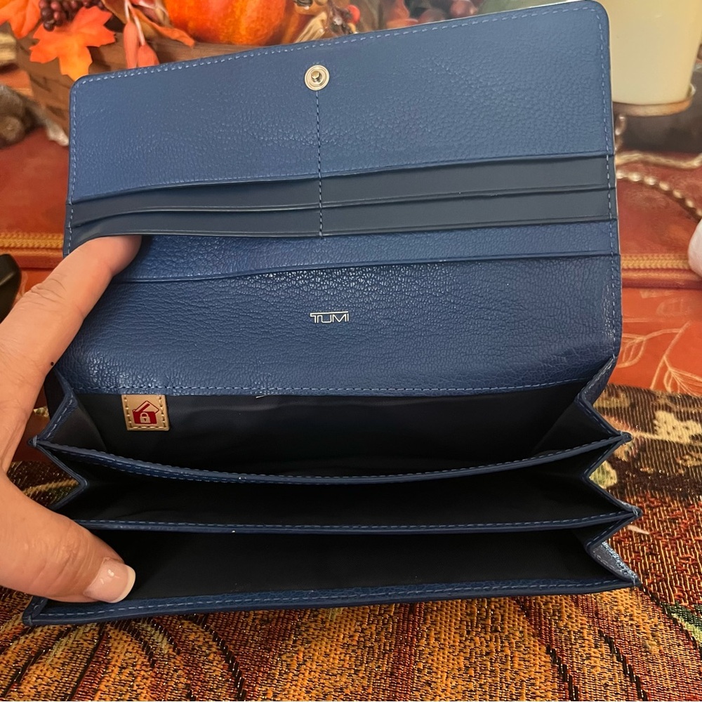 Tumi Chelsea Continental Long Royal Blue Women's Wallet, snap closure 💙 - Picture 6 of 15